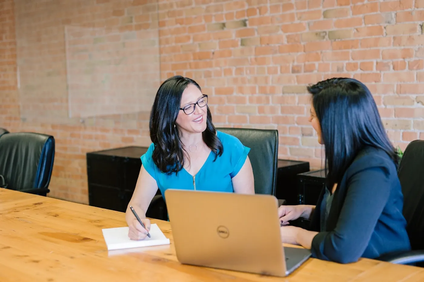 When it comes to creating a professional and inviting workspace for your employees, office furniture plays a crucial role. The right furniture not only enhances the aesthetic appeal of your office space but also contributes to the overall productivity and functionality of your team. In Houston, there is no shortage of options when it comes to office furniture providers, but one company stands out for its exceptional customer service and innovative approach to commercial office interiors — Ace Office Furniture Houston.